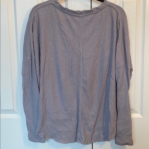 Urban Outfitters long sleeve - Picture 2 of 2